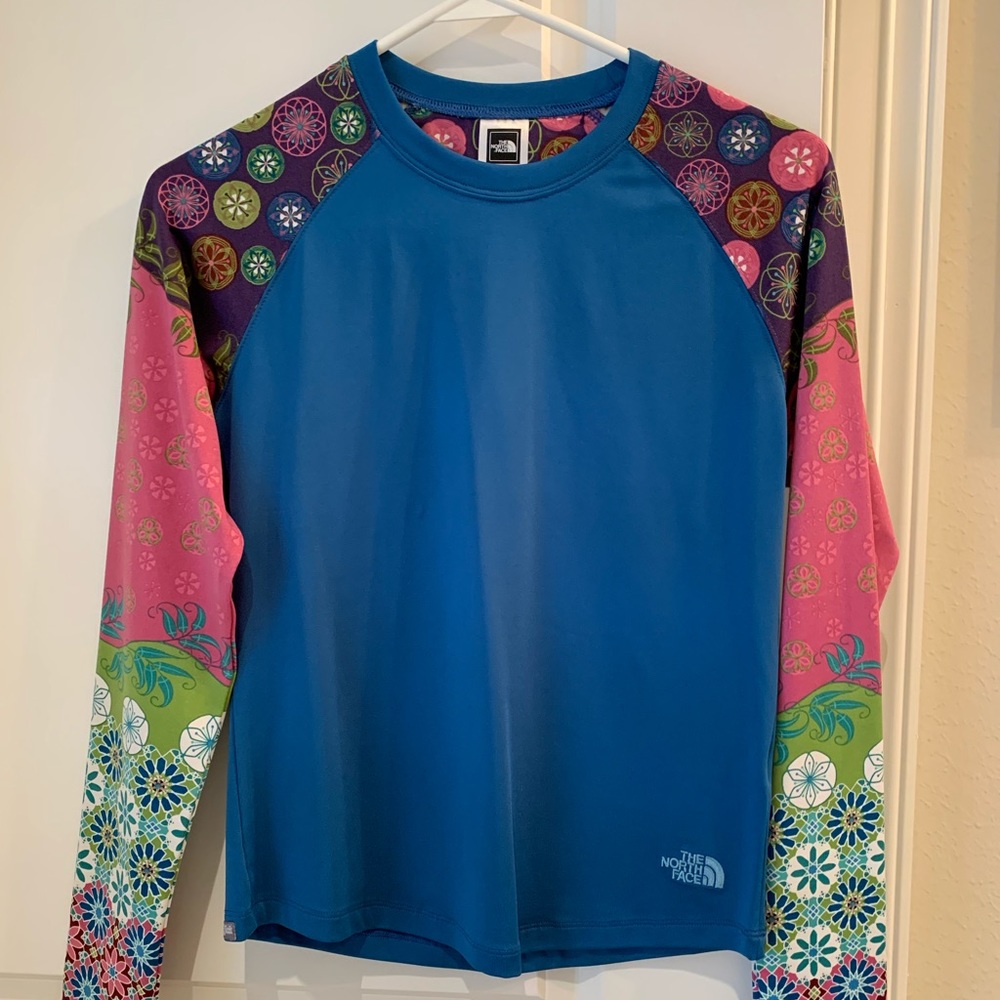 The North Face Vapor Wick Long Sleeve Graphic Top Size Small